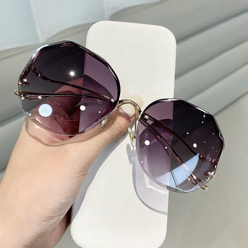 2022 Fashion Tea Gradient Sunglasses Women Ocean Water Cut Trimmed Lens Metal Curved Temples Sun Glasses Female UV400 Best Find